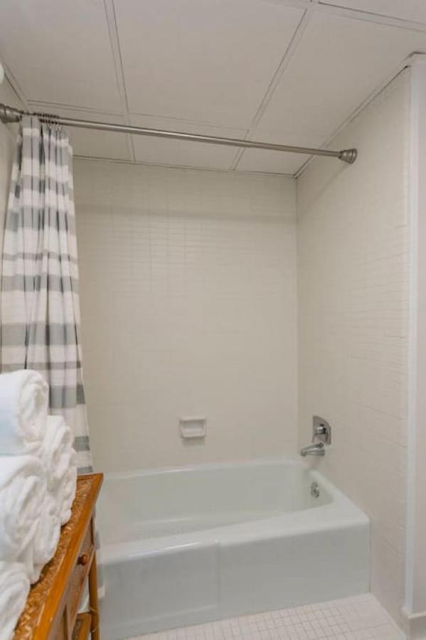 Holiday home Elvis But Modernized 3 Beds Pool Parking
