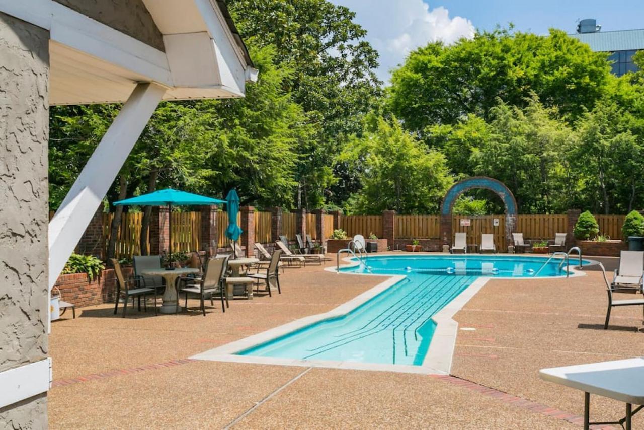 Elvis But Modernized 3 Beds Pool Parking Holiday home *